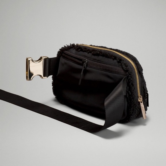 NEW Lululemon Everywhere Fleece Black Belt Bag - Picture 3 of 9